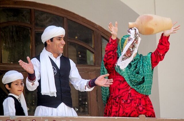 آئین کهن چهارشنبه‌سوری: از فال گوشی تا کوزه شکستن