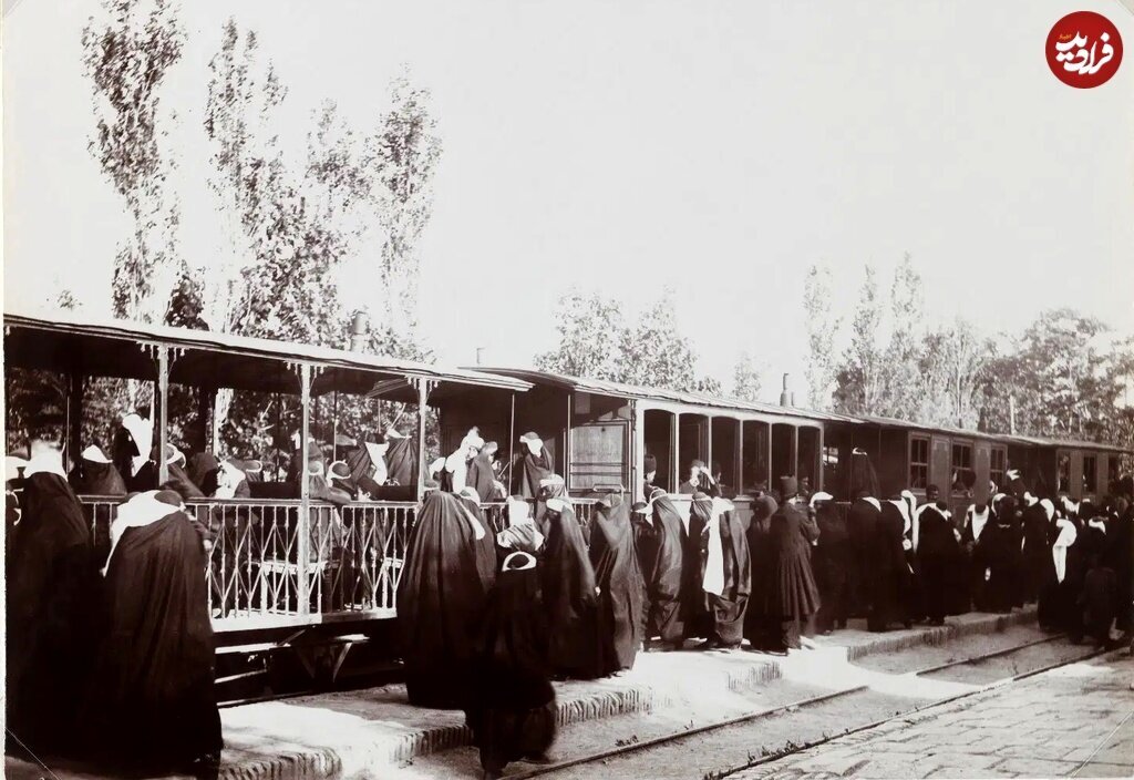 (تصاویر) زنان از قلیان‌کشی تا نوازندگی