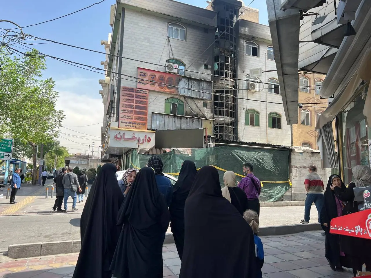 مردن از ترس مرگ؛ این درمانگاه جزو ساختمان‏‌های پُرخطر منطقه ۱۵ است که سال گذشته هم دچار آتش‌‏سوزی شده بود