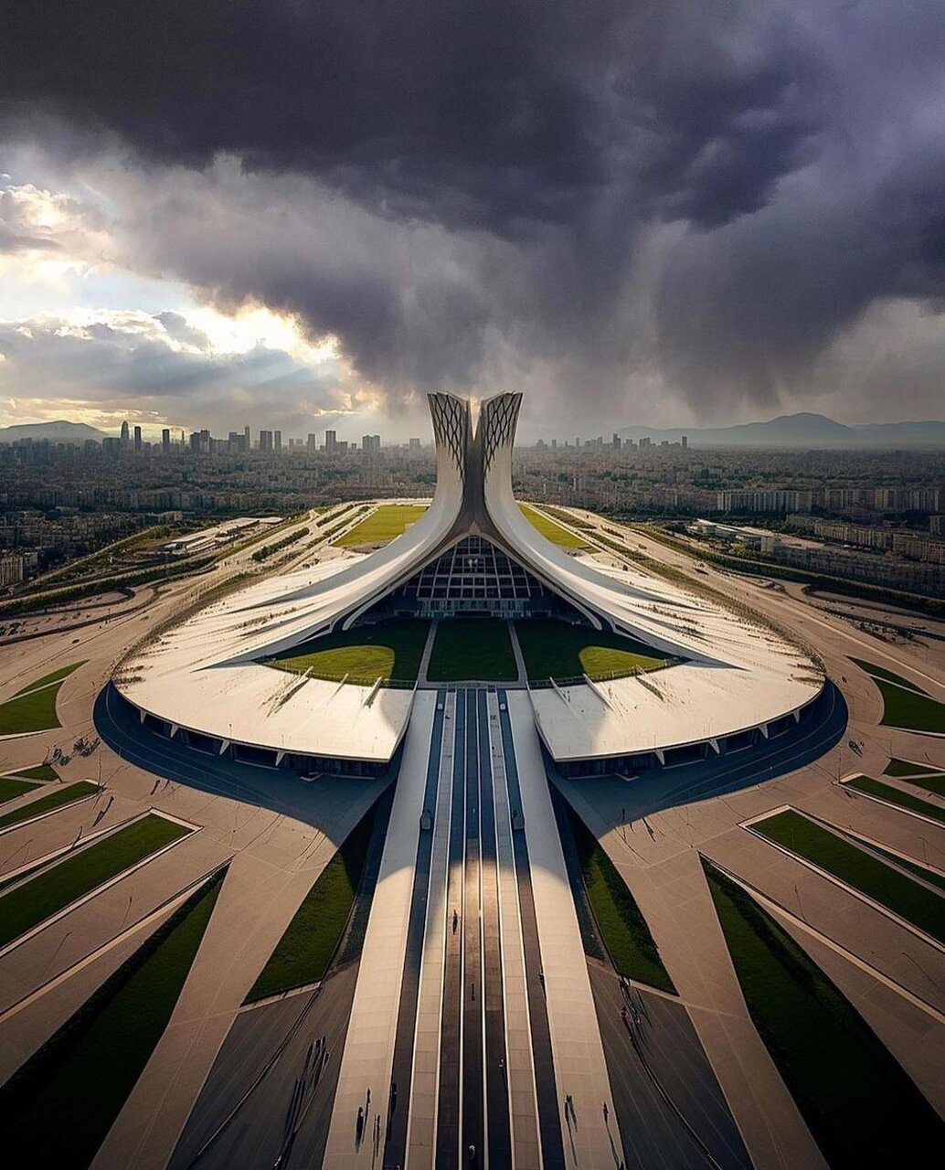 تصاویر جالب از تلفیق ورزشگاه و میدان آزادی