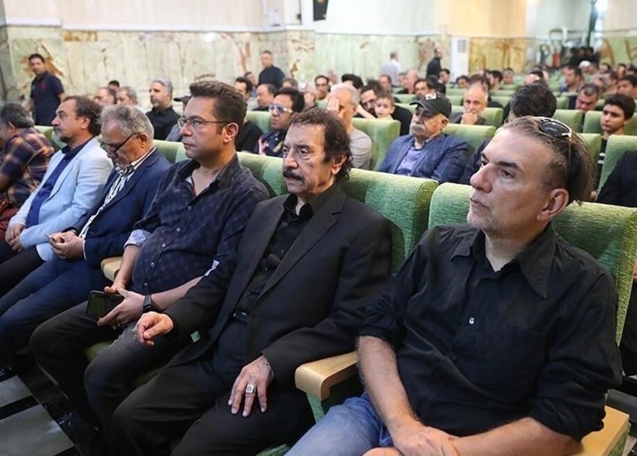 خواننده قدیمی سرشناس در یادبود آرش میراحمدی