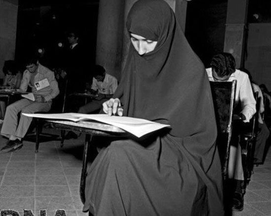(عکس) برگزاری کنکور در دهه ۵۰؛ حضور داوطلبان پسر و دختر