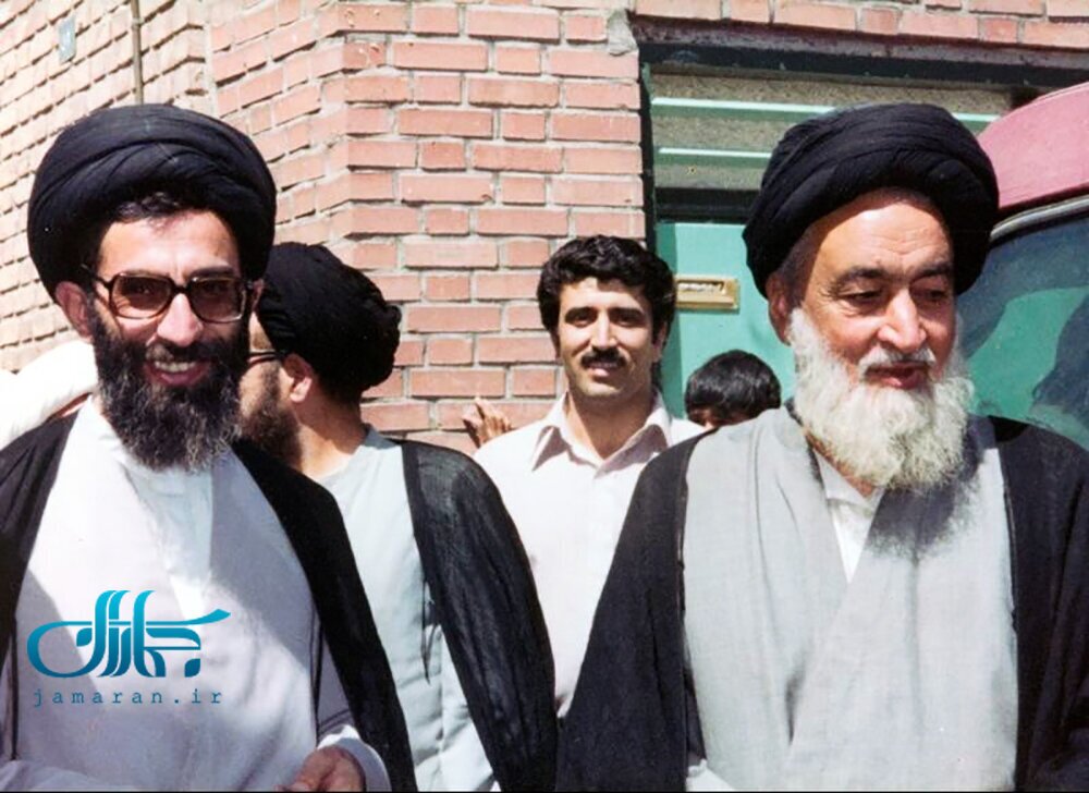 عکسی از رهبر انقلاب در دوران جوانی / این روحانی معروف کیست؟