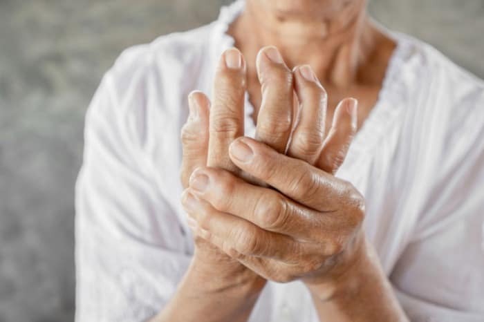 بهترین داروی گیاهی و خانگی درمان خواب رفتن دست و پا‌ها + طب سنتی