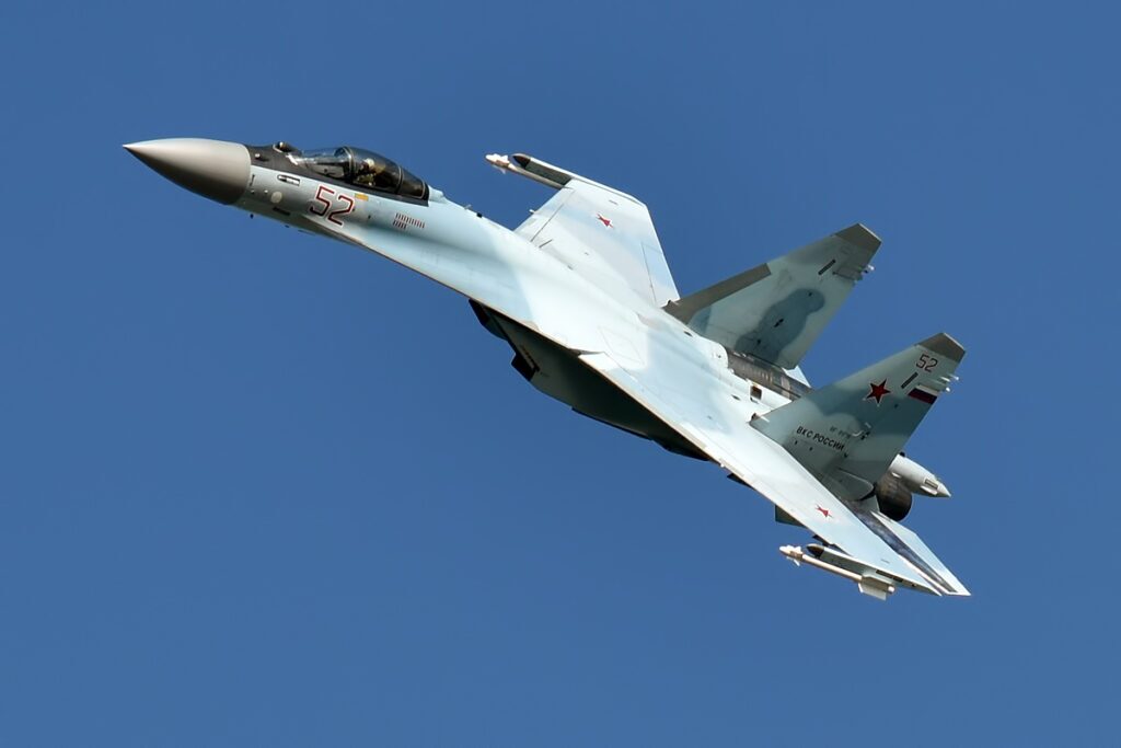 (تصاویر) مقایسه JAS-۳۹ Gripen و Sukhoi SU-۳۵؛ جنگنده سوئدی بهتر است یا روسی؟