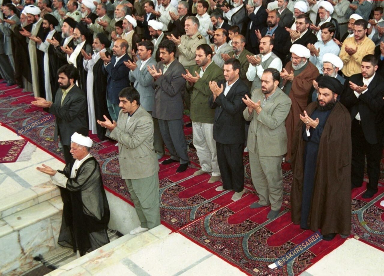 حضور سید حسن نصرالله و آیت‌الله حکیم در نماز جمعه تهران به امامت مرحوم هاشمی رفسنجانی