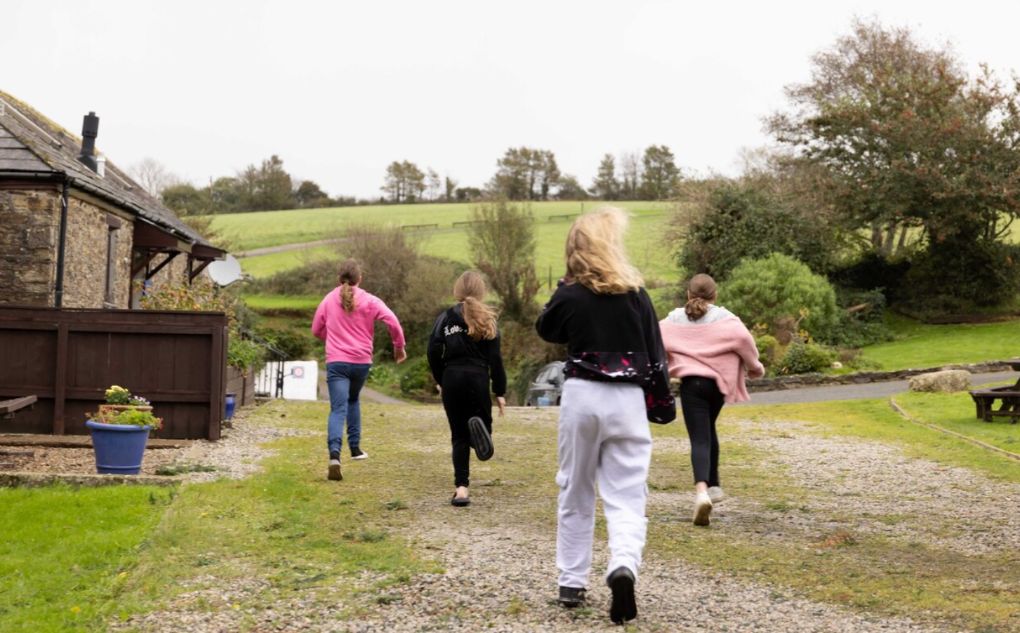 هفت راه برای کمک به فرزندتان در دوست یابی/ وقتی فرزندتان نمی تواند دوست پیدا کند چگونه به او کمک کنید؟