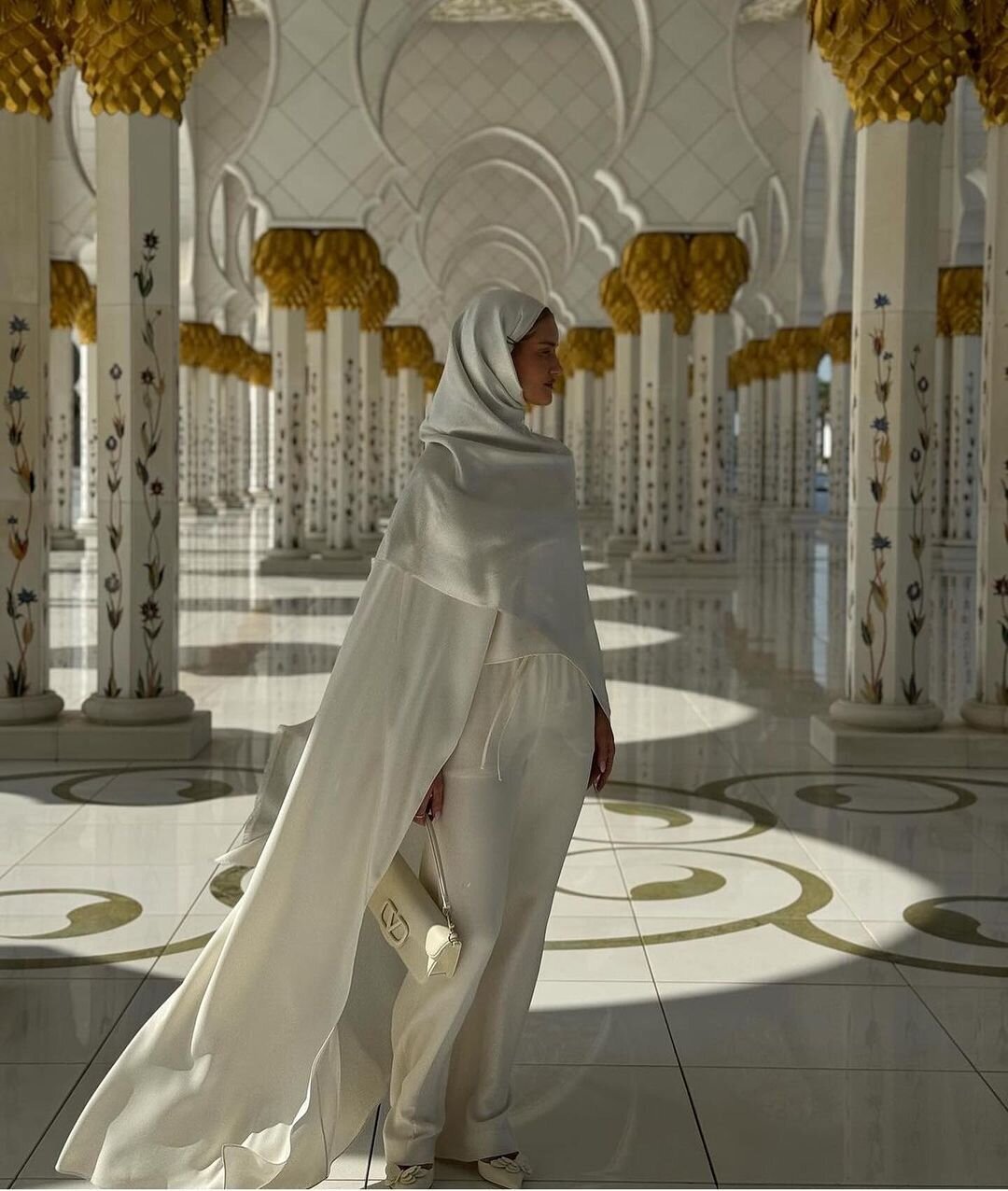 حجاب اسلامی مانکن زن در ابوظبی؛ همسر بازیگر مشهور آمریکایی سوژه شد