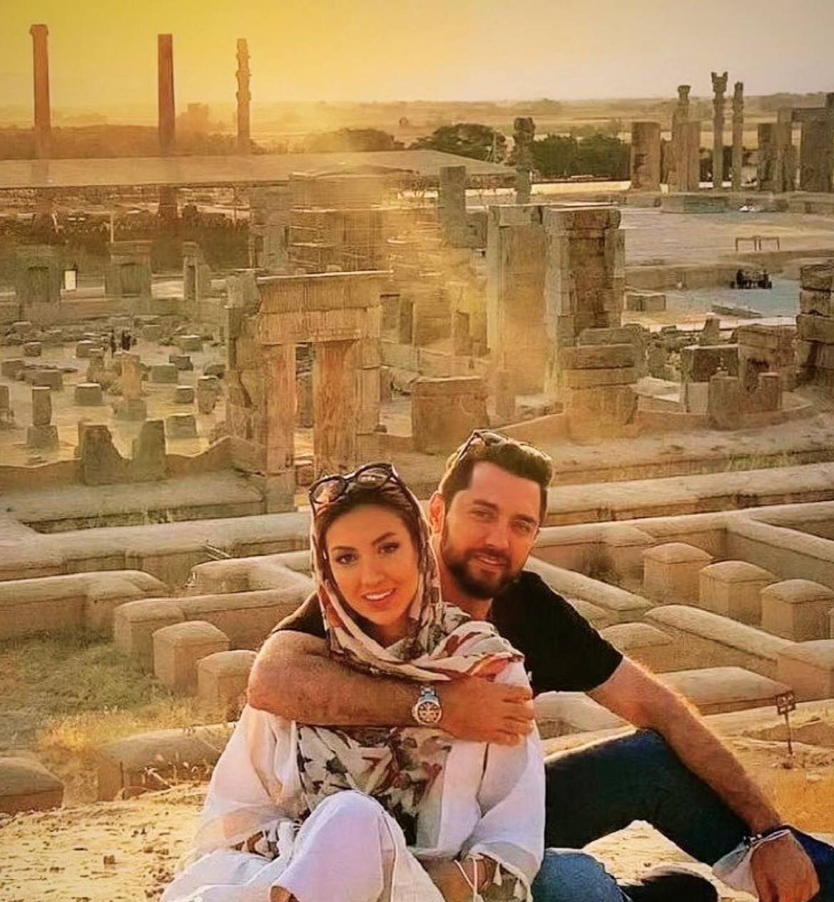تصویر عاشقانه بهرام رادان و همسرش در تخت‌جمشید