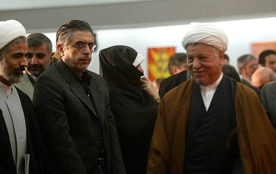 عکسی از جوانی‌های کرباسچی و مجید انصاری در کنار آیت الله معروف