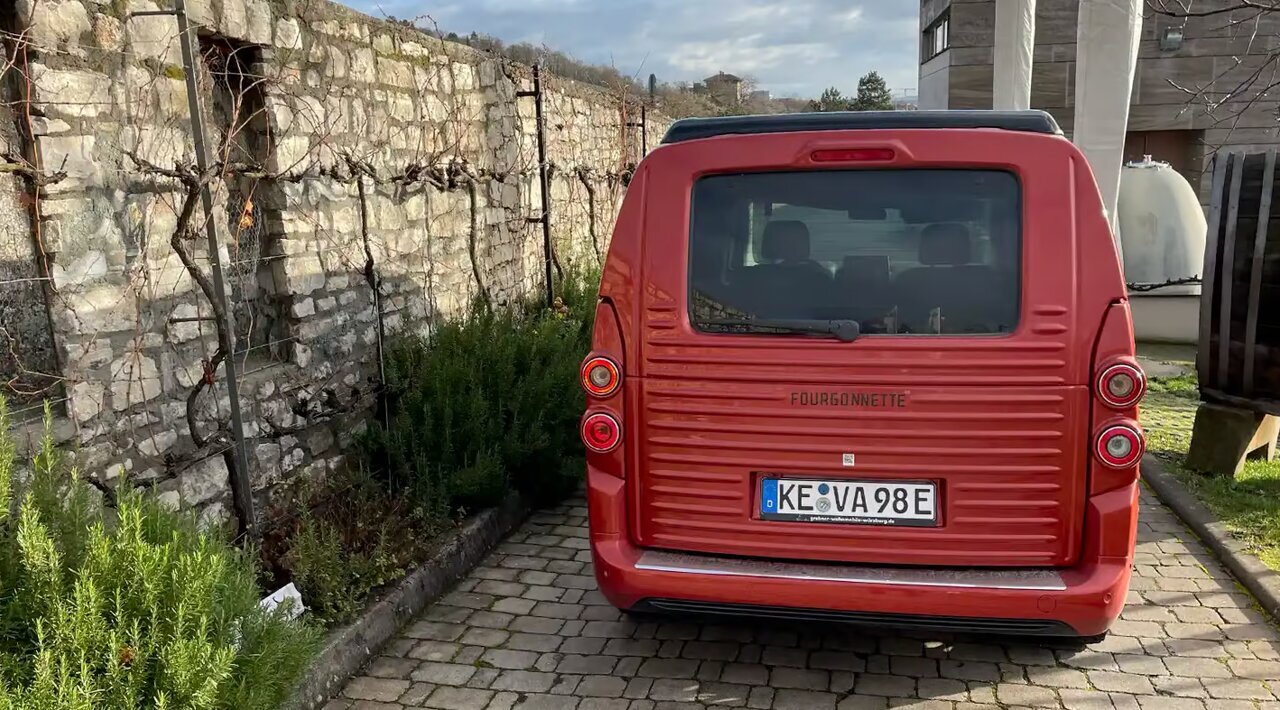 مینی کمپر برقی ژیان در خیابان!