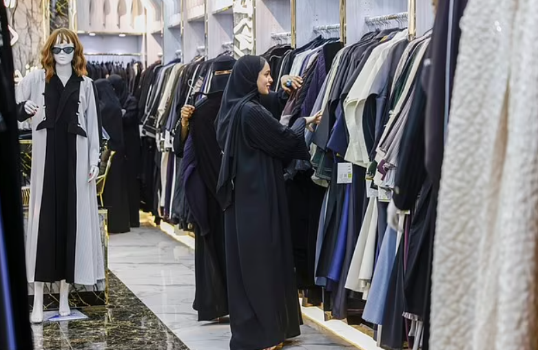 درون زندگی همسران و دوست دختر‌های فوتبالیست‌های خارجی در عربستان سعودی/