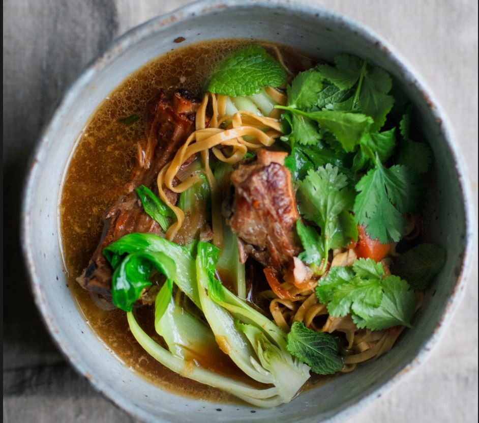 دستور پخت پاستای زمستانی نایجل اسلیتر (دستور پخت نودل هارو حذف کردم بدلیل آن که یکی با گوشت خوک بود و دیگری با شراب و با مواد اولیه‌ای که در ایران نیستند)