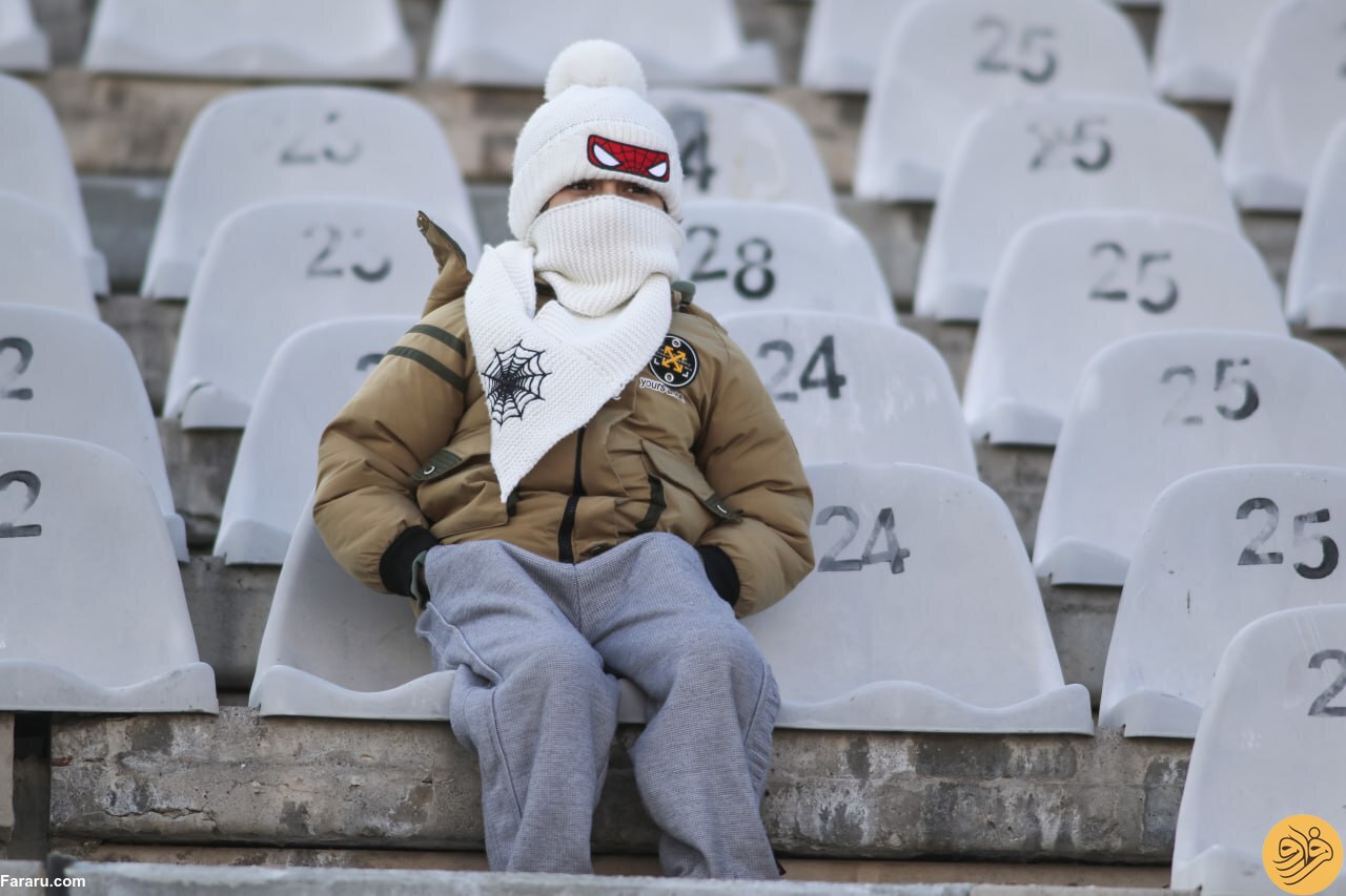 (عکس) عشق به تراکتور در دمای منفی ۱۰ درجه!