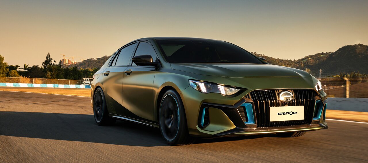 یک خودروی کروک در راه ایران