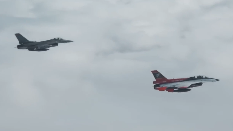 اولین نبرد هوایی بین هواپیمای کنترل شده با هوش مصنوعی و خلبان انسانی