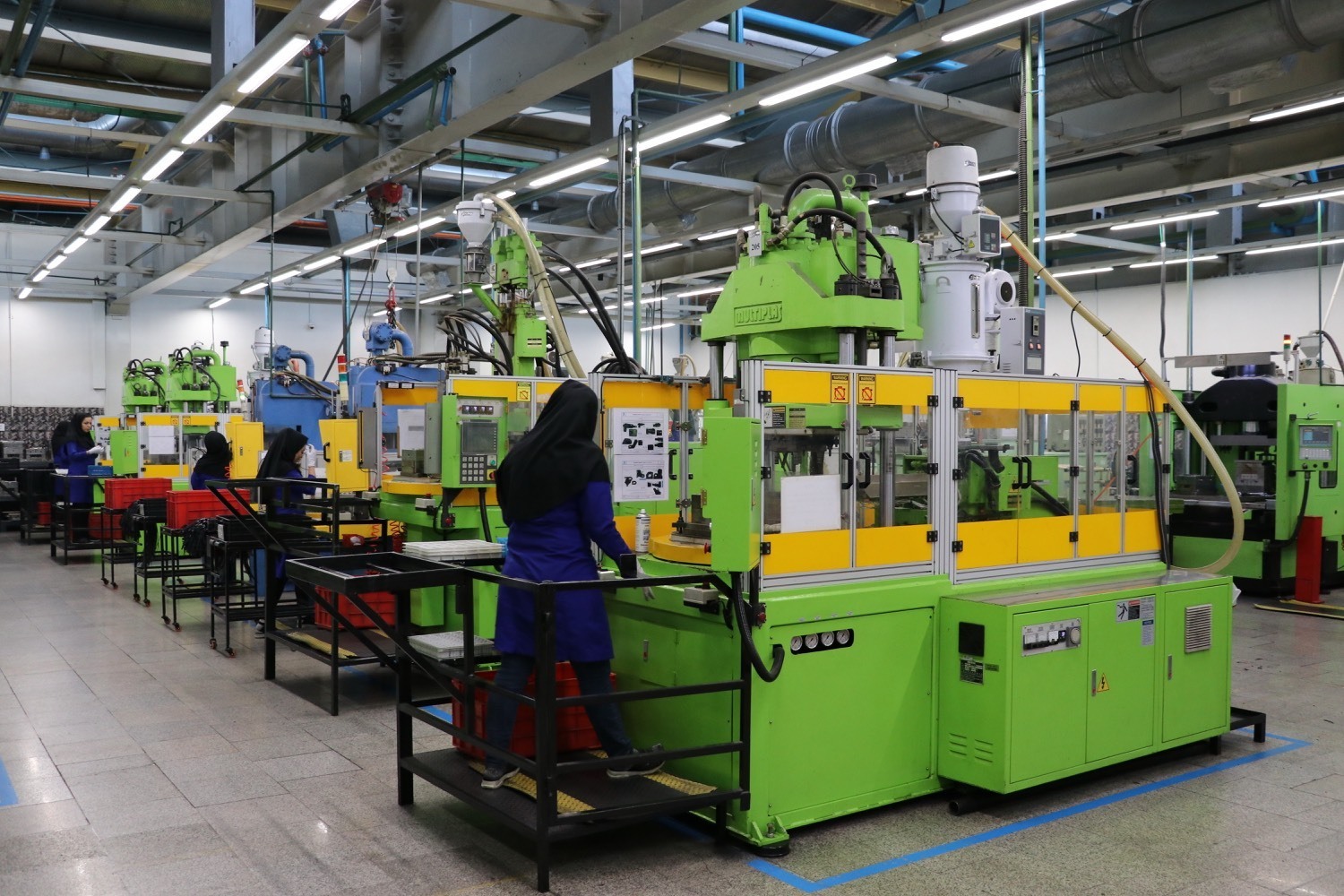 چرا مدیریت خودروسازان دولتی محکوم به واگذاری به بخش خصوصی است؟