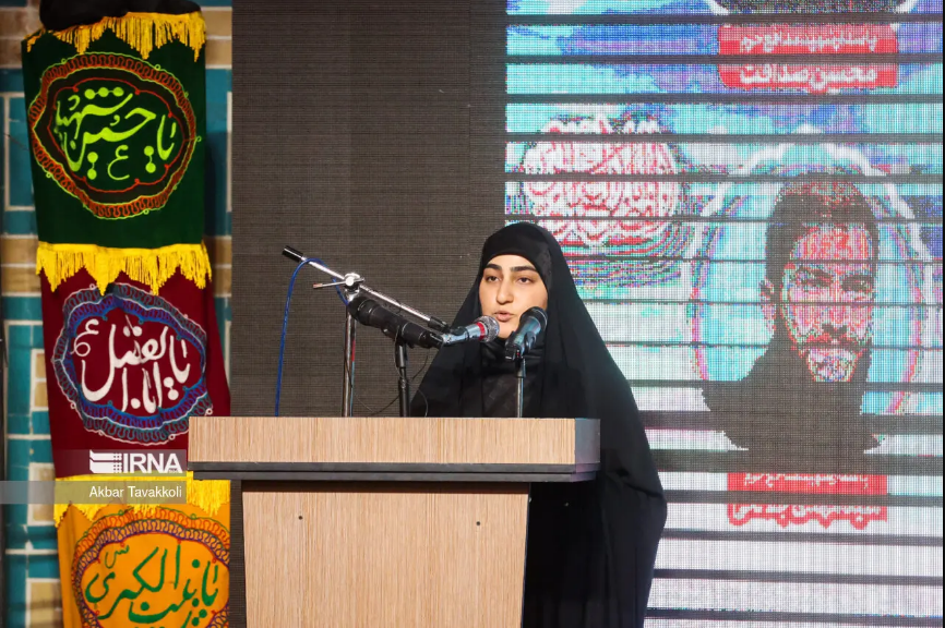 عزاداری خاص دختر سردار سلیمانی در یک مراسم