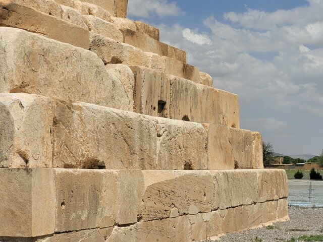 آرامگاه کوروش مرمت می‌شود