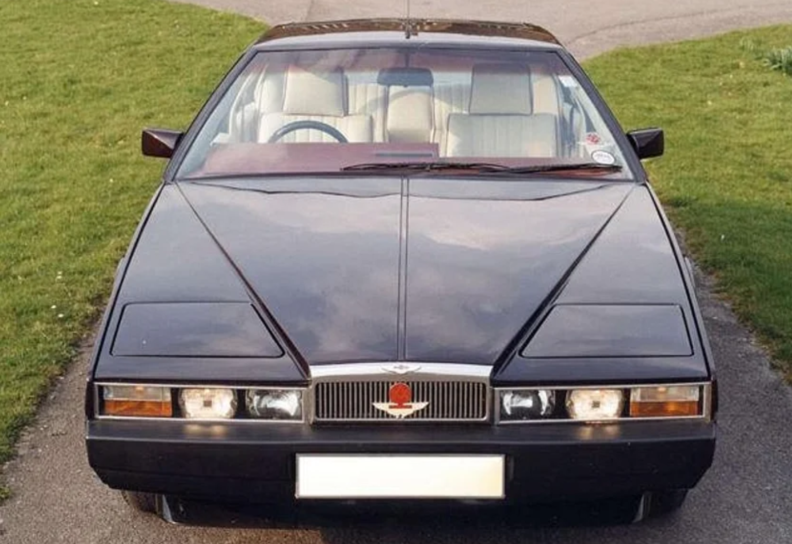 ۱۵ مورد از زشت‌ترین خودرو‌های تاریخ؛ ماشین‌هایی که برای سوپرمدل بودن طراحی نشده‌اند در حال تکمیل