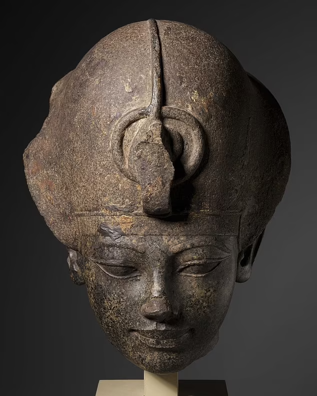 شبیه سازی چهره آمنهوتپ سوم «ثروتمندترین مرد جهان» پس از ۳،۴۰۰ سال