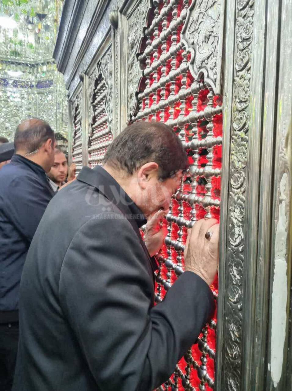 (تصویر) گریه سوزناک مخبر در حرم حضرت عبدالعظیم