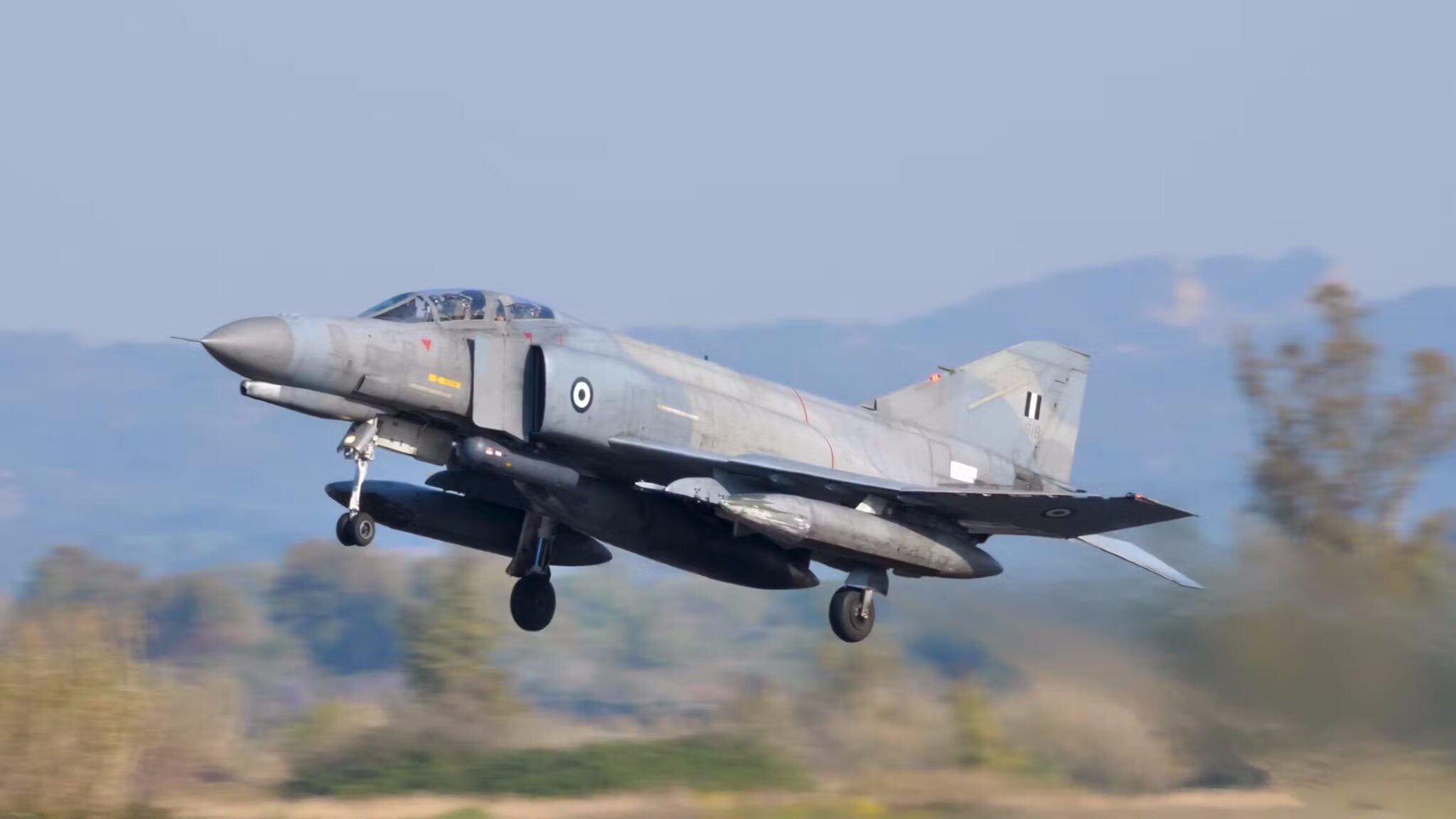 چرا سرعت F-۳۵ Lightning از جنگنده ۶۴ ساله F-۴ Phantom کمتر است؟