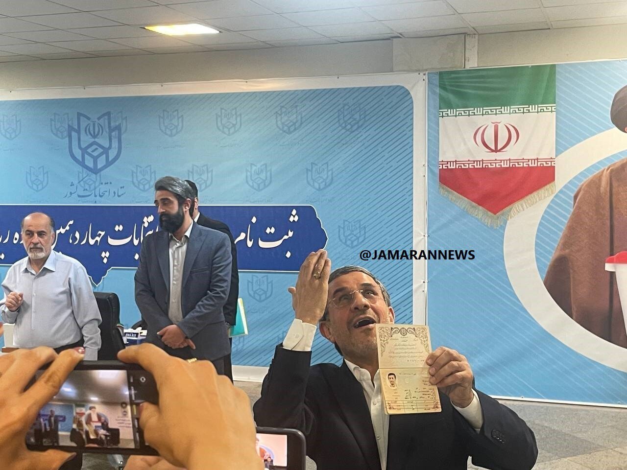 عکسی از تغییر چهره محمود احمدی نژاد طی ۱۹ سال / تاثیرات یک عمل زیبایی پلک