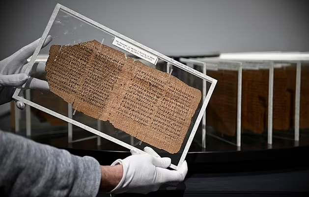 «قدیمی‌ترین کتاب جهان» با قیمت ۳ میلیون پوند به حراج گذاشته شد