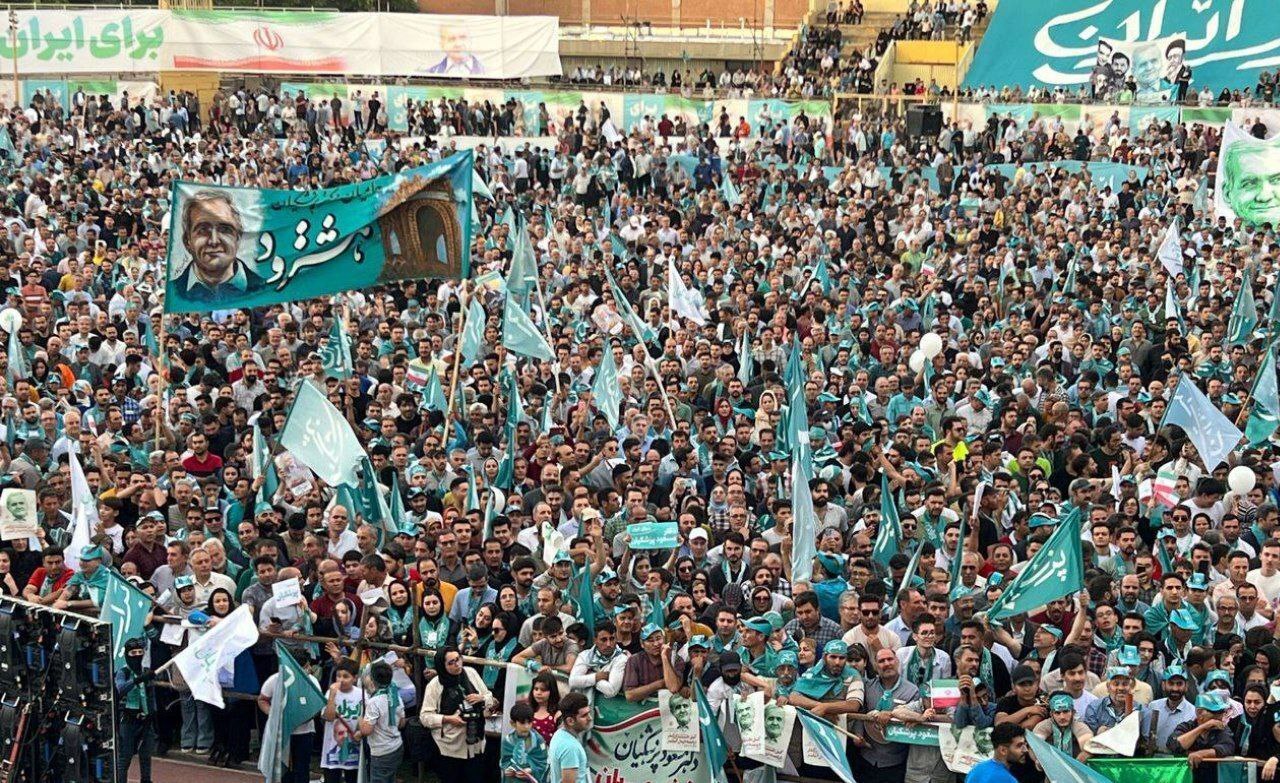 (ویدئو) اجتماع پر شور حامیان پزشکیان در تبریز