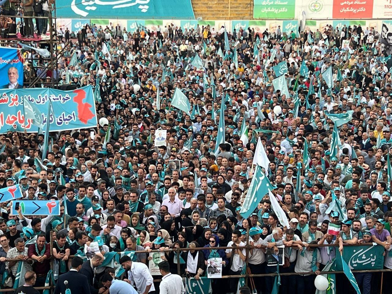 (ویدئو) اجتماع پر شور حامیان پزشکیان در تبریز