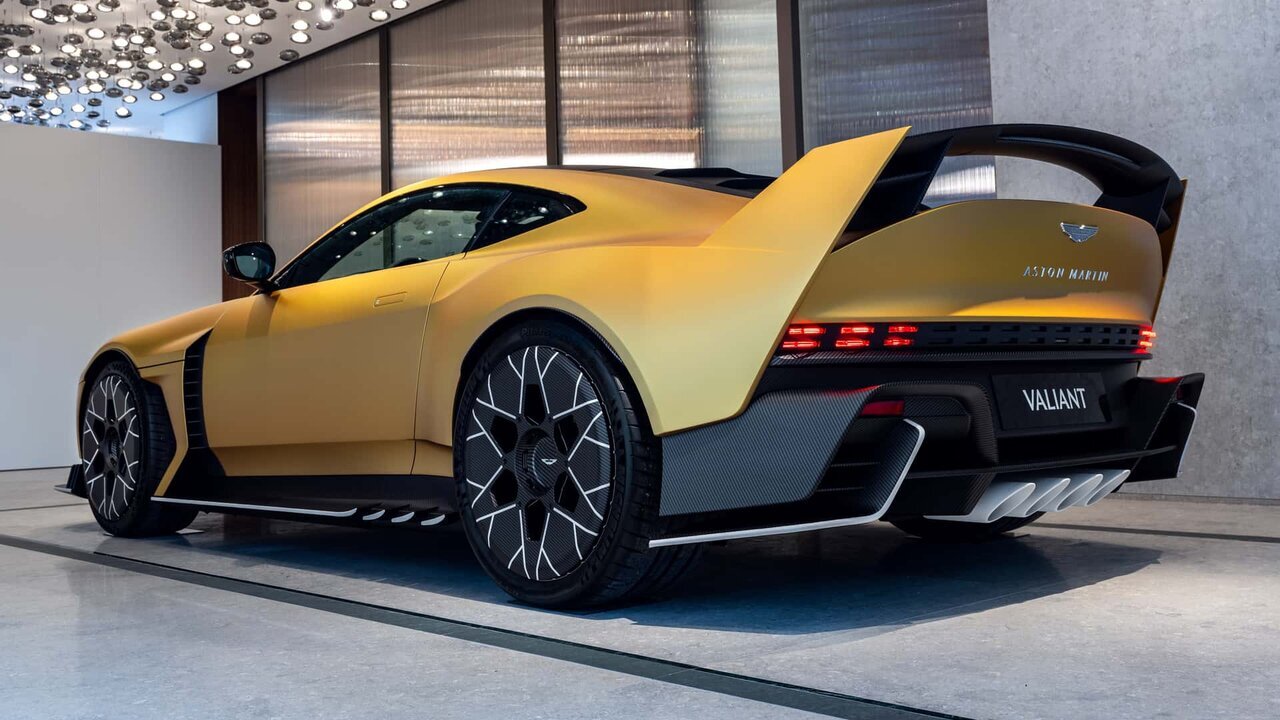 (تصاویر) خودروی سفارشی استون مارتین برای قهرمان فرمول ۱ / فقط ۱۵۰ میلیارد تومان ناقابل