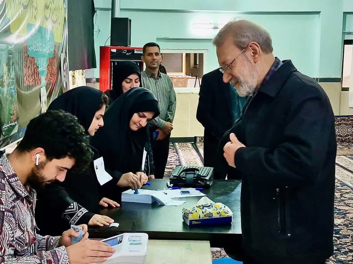 علی لاریجانی رای خود را به صندوق انداخت ///