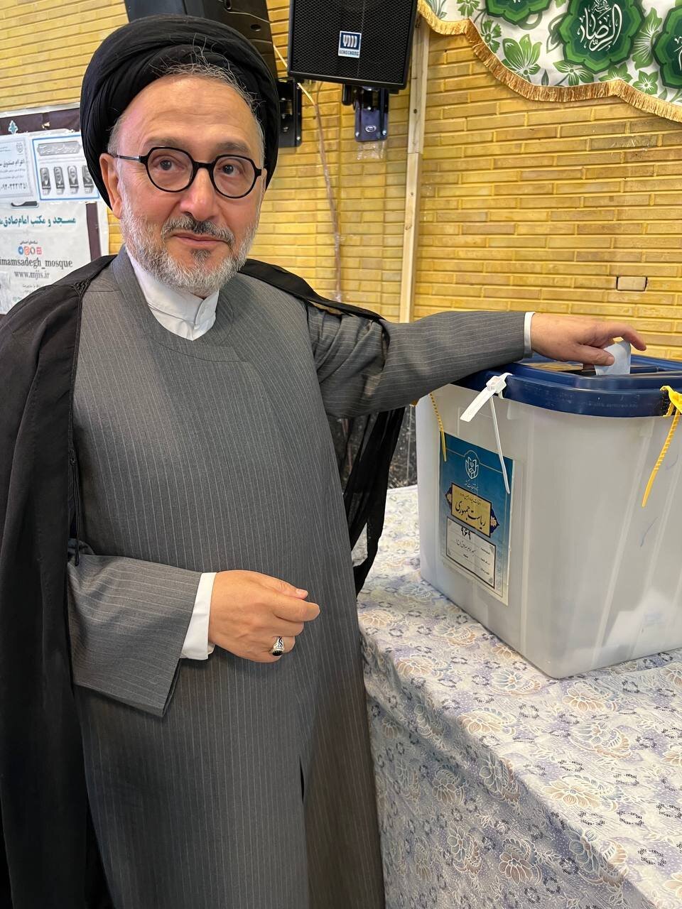 ابطحی: شیطان را لعنت کنید و رأی دهید، شاید اتفاق خوبی افتاد