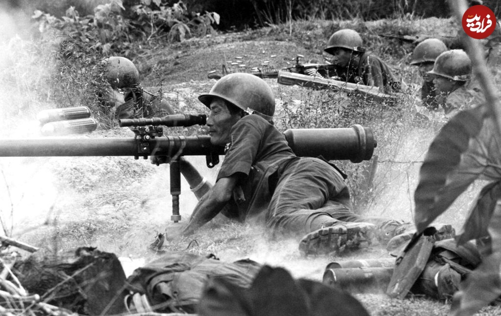 (تصاویر) عکس‌های تکان‌دهنده‌ای که یک عکاس ۱۲ ساله از جنگ گرفت