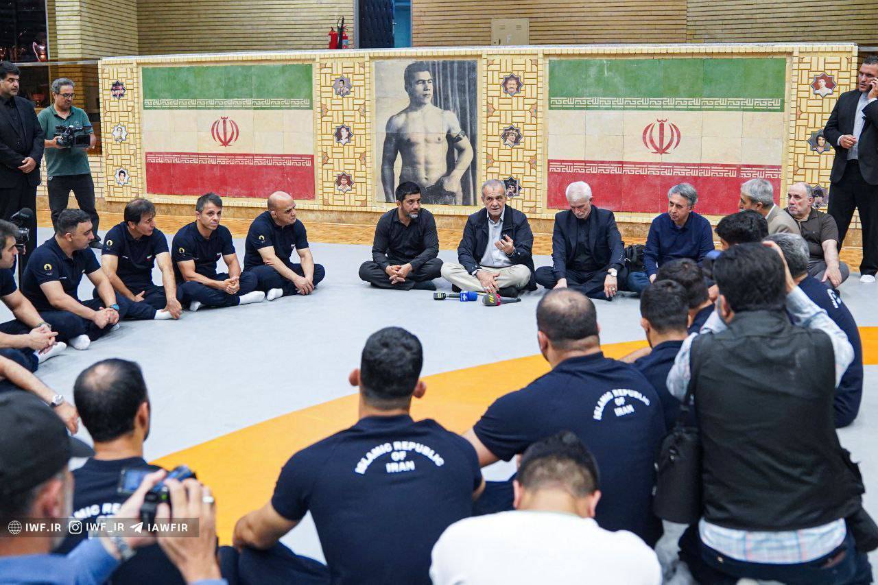 (تصاویر) حضور سرزده رئیس‌جمهور منتخب در اردوی تیم ملی کشتی