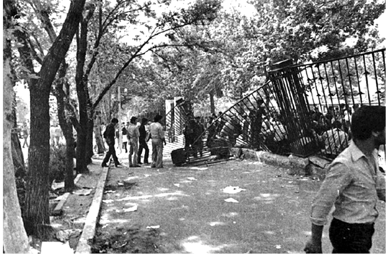 اسم ۲۰۹ از تلفن داخلی بند برداشته شد / مجاهدین انقلاب با مجوز امام کار مامور به مقابله با سازمان شد / سازمان خط براندازی را دنبال می‌کرد