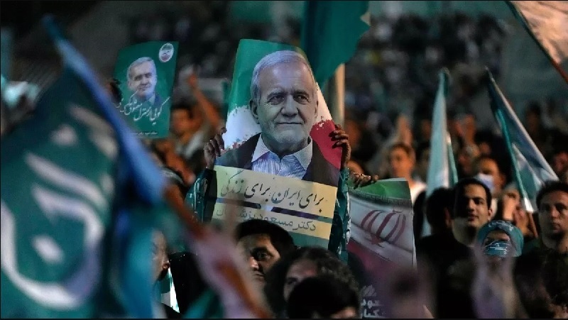 کت چروک پزشکیان و دست‌انداز‌های اقتصادی دولت چهاردهم