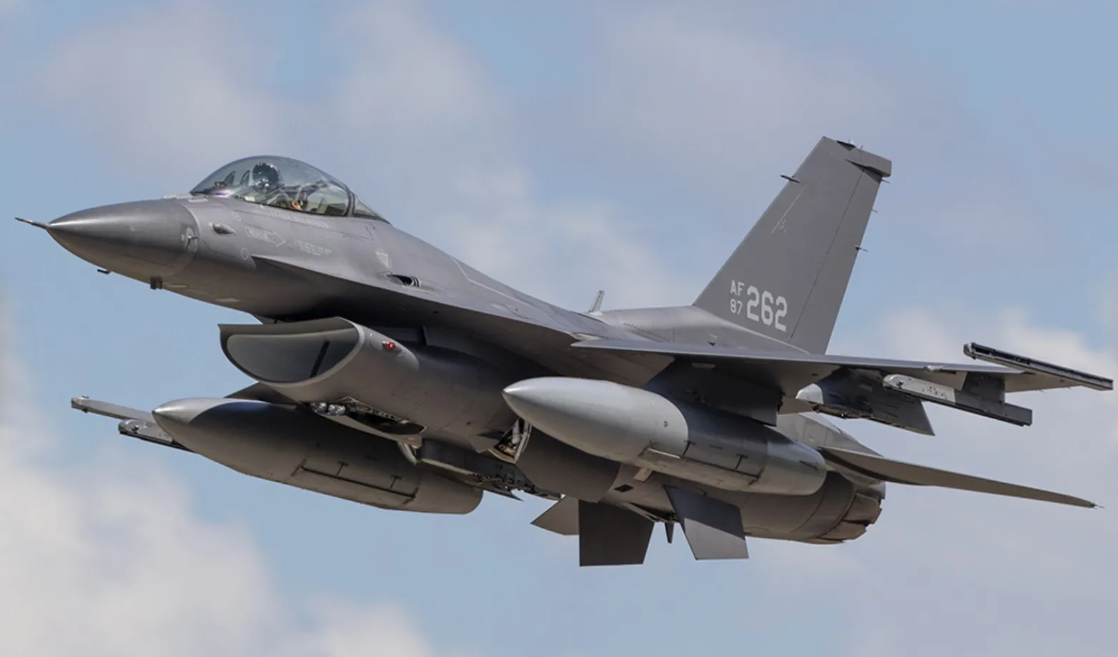مقایسه جت‌های جنگنده F-۱۵ Eagle و F-۱۶ Fighting Falcon؛ عقاب یا شاهین؟ در حال تکمیل