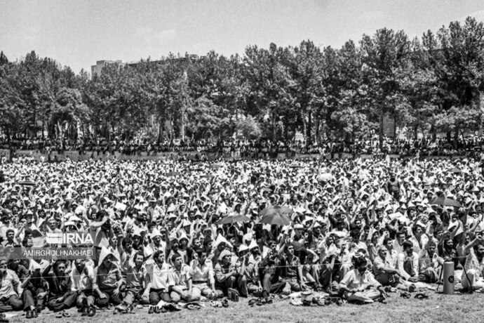 تصاویر اولین نماز جمعه تهران؛ ۵ مرداد ۱۳۵۸