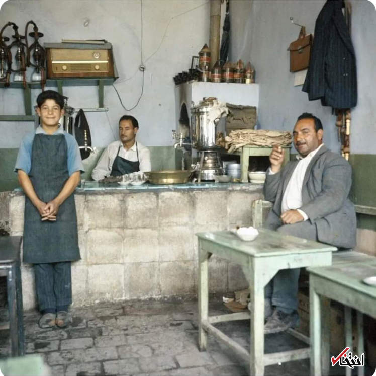 تصویر قهوه خانه‌ای در سال ۴۴