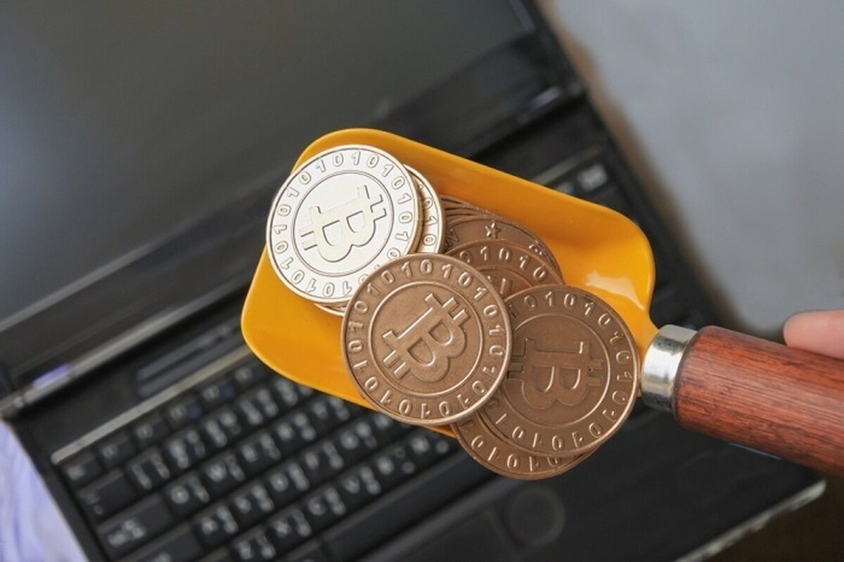 علت کاهش قیمت بیت‌کوین؛ سقوط بازار ارز دیجیتال به کمترین سطح شش‌ماهه