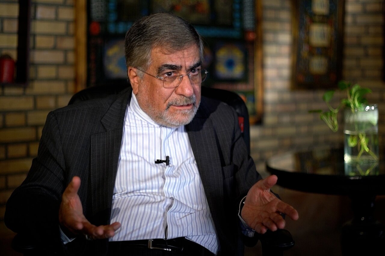 دفاع تمام‌فد علی جنتی از عراقچی؛ واقعیت ماجرای سکه گرفتن چه بود؟