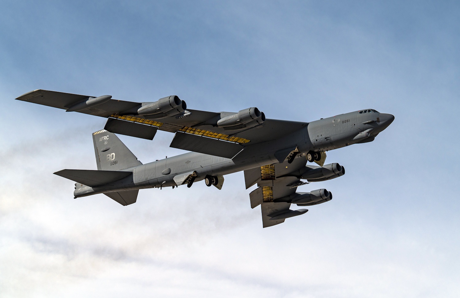 چرا بمب افکن استراتژیک B-۵۲ Stratofortress تنها هواپیمای دارای هشت موتور است؟ ///////////