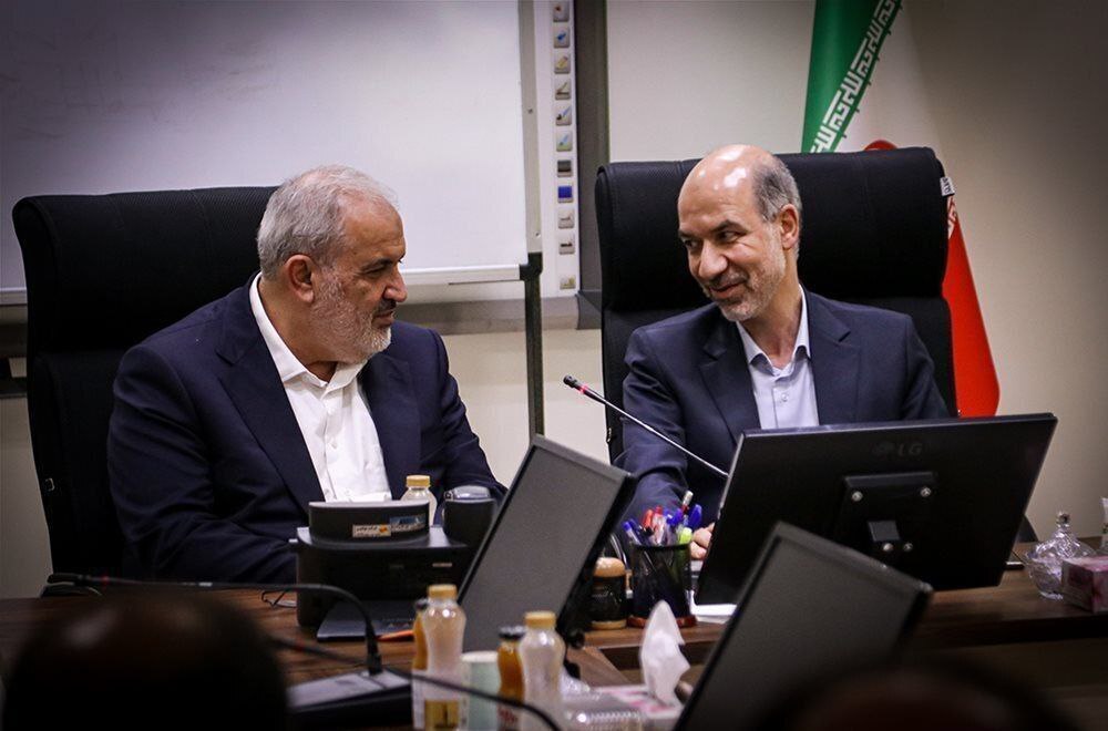 (تصاویر) آغاز به کار عباس علی‌آبادی در وزارت نیرو با استقبال محرابیان وزیر نیروی دولت سیزدهم