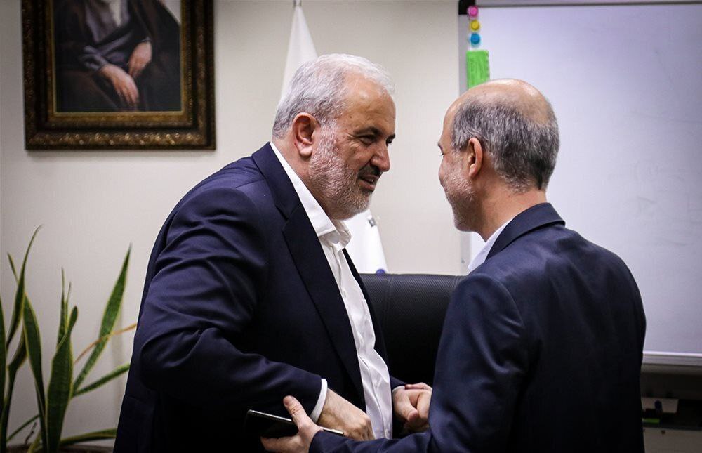 (تصاویر) آغاز به کار عباس علی‌آبادی در وزارت نیرو با استقبال محرابیان وزیر نیروی دولت سیزدهم