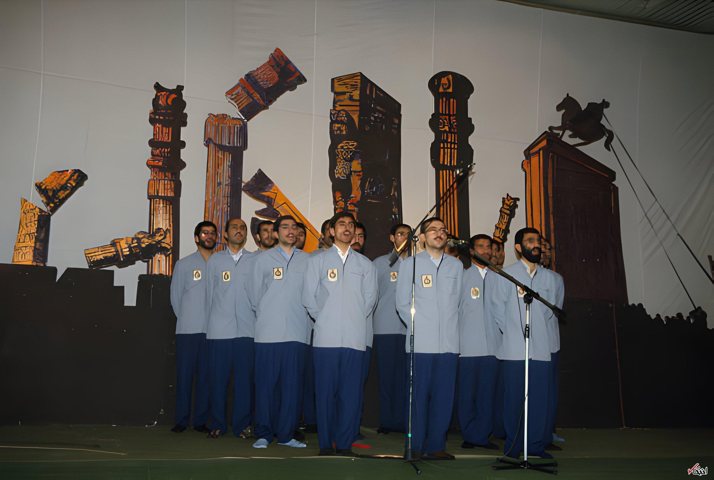 (تصویر) گروه سرود زندانیان سیاسی در دهه شصت