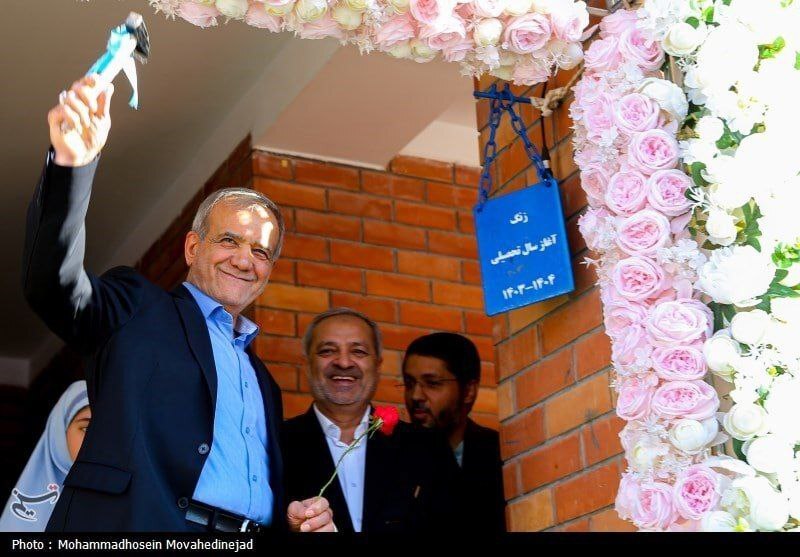 تصاویری از آغاز سال تحصیلی با حضور پزشکیان