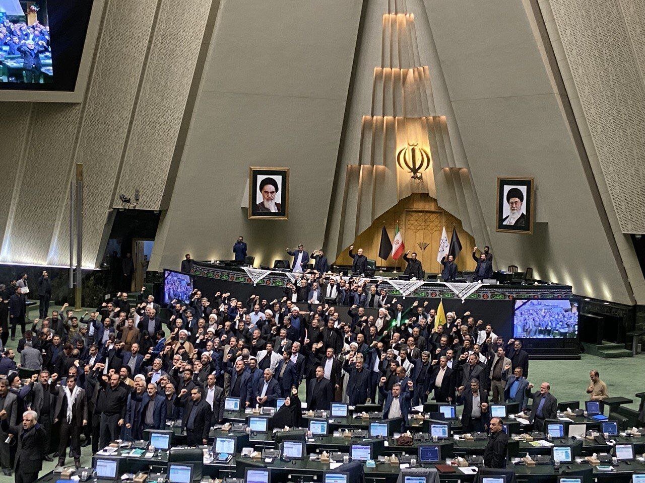 شعار‌های نمایندگان مجلس در پی شهادت سید حسن نصرالله: «حسین حسین شعار ماست شهادت افتخار ماست»