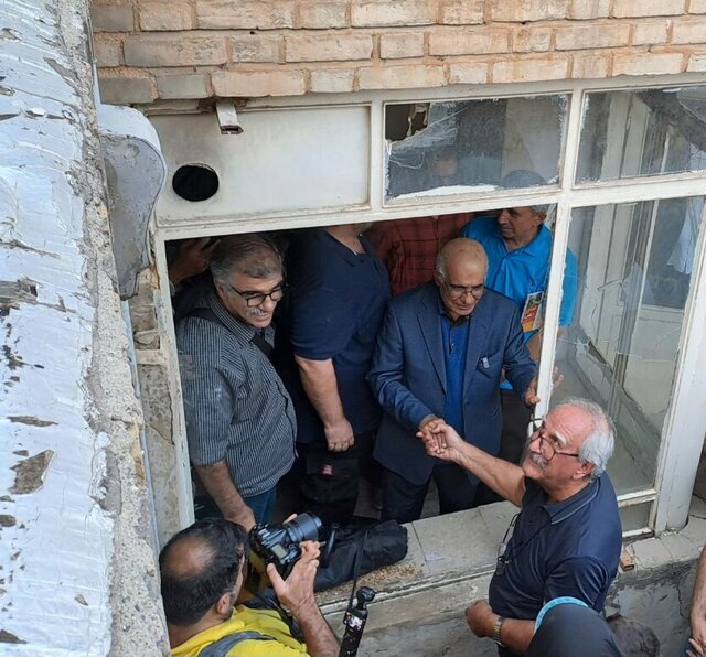 قفل خانه «هوشنگ مرادی کرمانی» شکسته شد!////